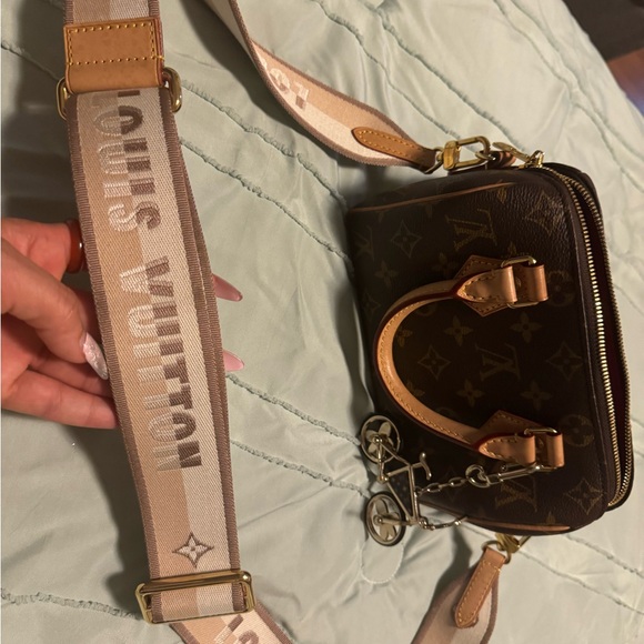 Louis Vuitton Bag - Picture 8 of 12